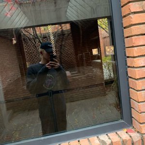 嗯,别,有人来买东西
